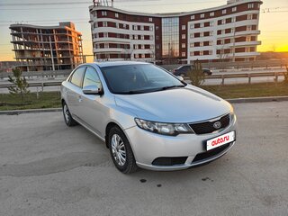 2010 Kia Cerato 5-speed II, серебристый, 800000 рублей, вид 3