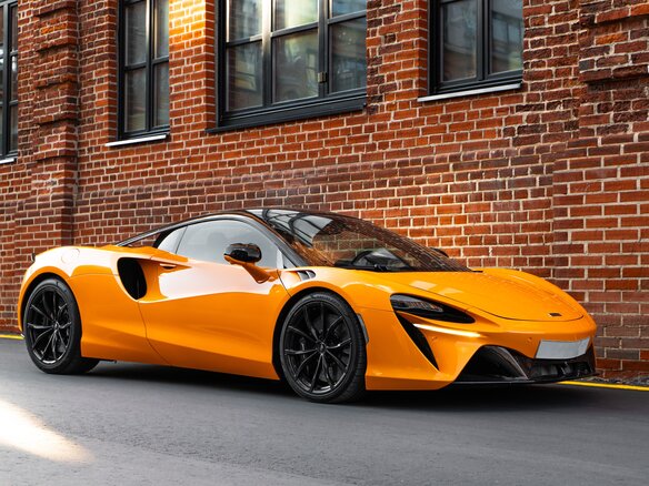 2023 McLaren Artura, оранжевый, 26000000 рублей - вид 1