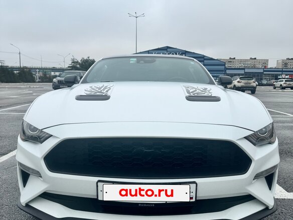 2022 Ford Mustang VI Рестайлинг, белый, 3250000 рублей - вид 1