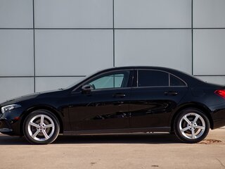 2019 Mercedes-Benz A-Класс 200 IV (W177), чёрный, 2390000 рублей, вид 5