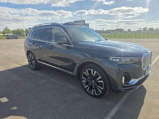 2020 BMW X7 40i I (G07), серый, 6000000 рублей, вид 3