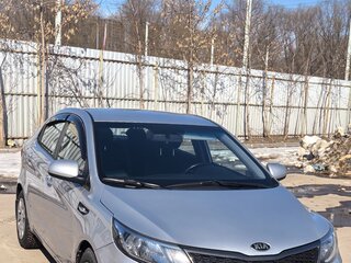 2015 Kia Rio III Рестайлинг, серебристый, 1240000 рублей, вид 2