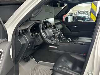 2021 Toyota Land Cruiser 300 Series, белый, 12200000 рублей, вид 5