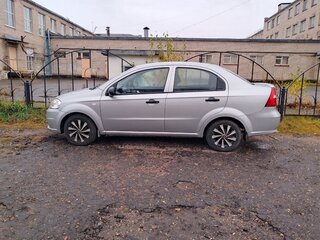 2010 Chevrolet Aveo I Рестайлинг, серебристый, 500000 рублей, вид 4
