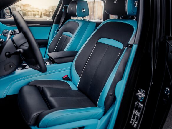 2022 Rolls-Royce Ghost Black Badge II (Series I), чёрный - вид 16