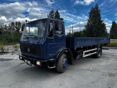 1983 Mercedes-Benz 1117, синий, 700000 рублей, вид 1