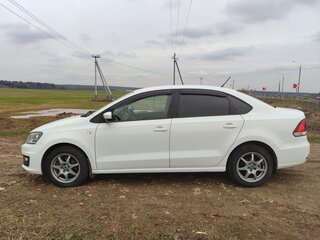2016 Volkswagen Polo V Рестайлинг, белый, 790000 рублей, вид 4