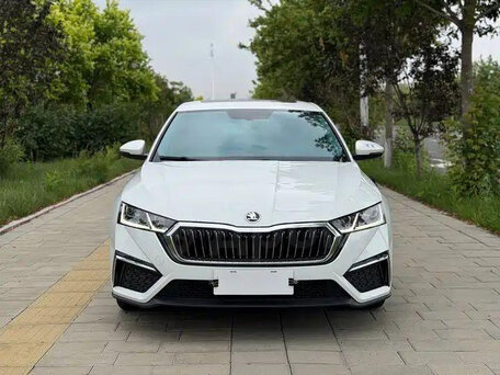 2023 Skoda Octavia IV (A8), белый, 2270000 рублей, вид 3