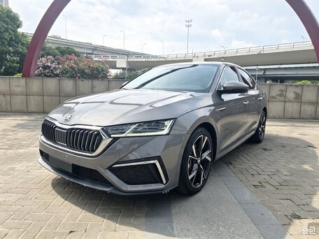 2022 Skoda Octavia IV (A8), серый, 2250000 рублей, вид 1