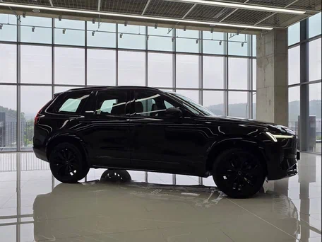 2026 Volvo XC90 B6 II Рестайлинг 2, чёрный, 9490000 рублей, вид 3
