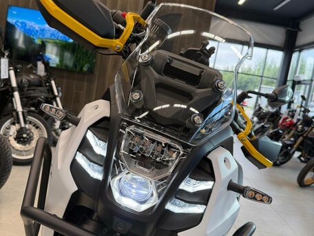2026 QJMotor SVT 650 X, жёлтый, 689000 рублей, вид 5