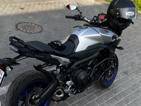 2015 Yamaha MT-09 Tracer (FJ-09), серебристый, 580000 рублей, вид 3