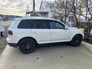 2010 Volkswagen Touareg I Рестайлинг, белый, 2100000 рублей, вид 5