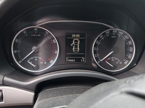 2012 Skoda Octavia II (A5) Рестайлинг, серый, 1350000 рублей - вид 9