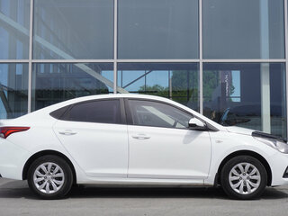 2017 Hyundai Solaris II, белый, 775000 рублей, вид 4