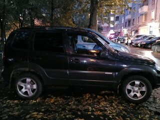 2012 Chevrolet Niva I Рестайлинг, чёрный, 400000 рублей, вид 3