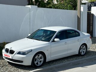 2007 BMW 5 серии 525i V (E60/E61) Рестайлинг, белый, 2100000 рублей, вид 4