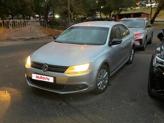 2013 Volkswagen Jetta VI, серебристый, 970000 рублей, вид 2