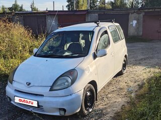 2001 Toyota FunCargo, белый, 250000 рублей, вид 1