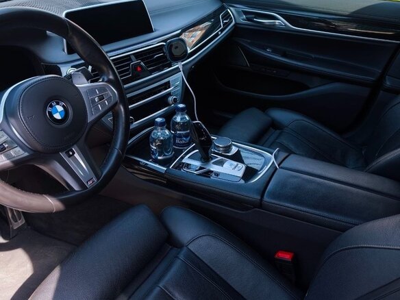2021 BMW 7 серии 730i VI (G11/G12) Рестайлинг, серый, 5500000 рублей - вид 5