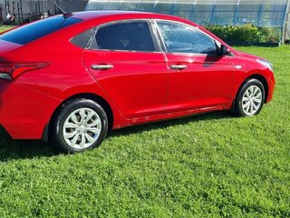 2017 Hyundai Solaris II, пурпурный, 1400000 рублей, вид 4