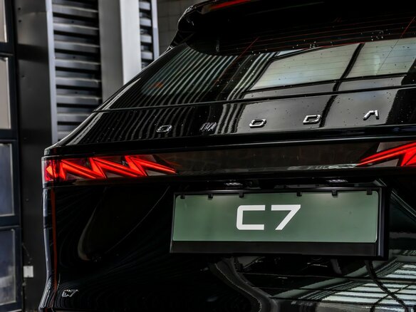 2026 Omoda C7, чёрный - вид 9