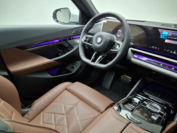 2025 BMW 5 серии 530i xDrive VIII (G60/G61/G68), белый, 9350000 рублей - вид 7