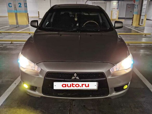 2007 Mitsubishi Lancer X, бежевый, 600000 рублей - вид 3