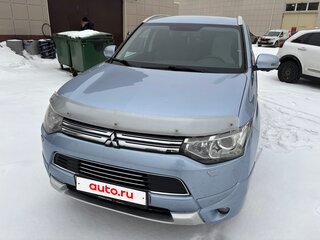 2014 Mitsubishi Outlander PHEV III, серебристый, 2200000 рублей, вид 1