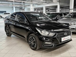 2017 Hyundai Solaris II, чёрный, 952000 рублей, вид 2