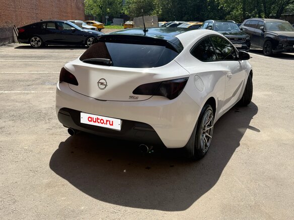 2013 Opel Astra GTC J Рестайлинг, белый, 880000 рублей - вид 13