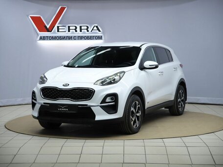 2020 Kia Sportage IV Рестайлинг, белый, 1890000 рублей, вид 1
