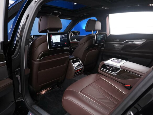 2021 BMW 7 серии Long 740Li xDrive VI (G11/G12) Рестайлинг, чёрный, 6824434 рублей - вид 10