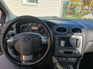 2010 Ford Focus II Рестайлинг, серебристый, 640000 рублей, вид 2