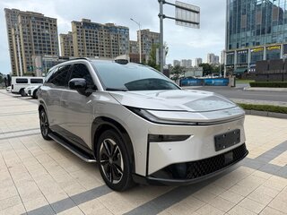 2025 Toyota bZ3X 58.3 kWh, серебристый, 3250000 рублей, вид 4