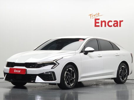 2023 Kia K5 III Рестайлинг, белый, 2990000 рублей, вид 1