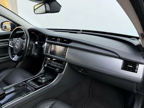 2018 Jaguar XF II, чёрный, 1790000 рублей - вид 9