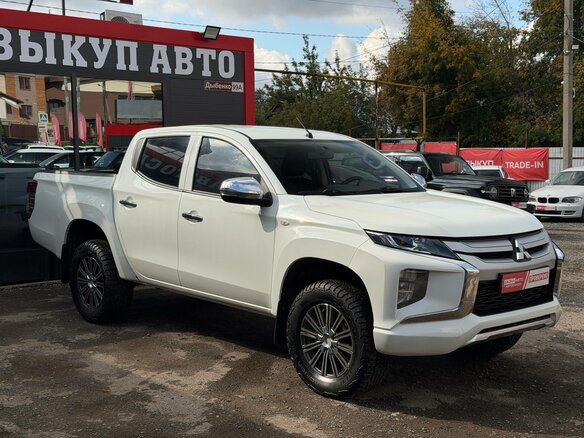 2021 Mitsubishi L200 V Рестайлинг, белый, 2350000 рублей - вид 1