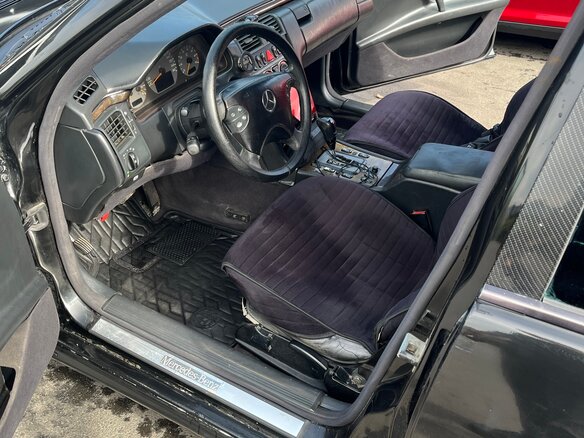 2000 Mercedes-Benz E-Класс 240 II (W210, S210) Рестайлинг, чёрный, 600000 рублей - вид 9