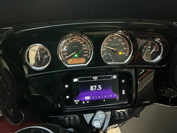 2020 Harley-Davidson Street Glide, красный, 1800000 рублей - вид 17