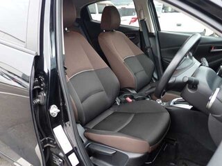 2023 Mazda 2 III (DJ) Рестайлинг, чёрный, 900000 рублей, вид 3
