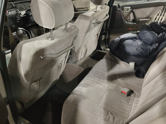 1990 Toyota Crown VIII (S130), серый, 550000 рублей - вид 12
