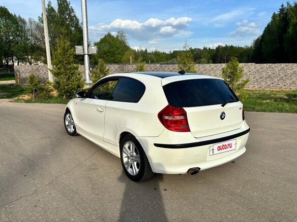 2009 BMW 1 серии 116i I (E81/E82/E87/E88) Рестайлинг, белый, 550000 рублей - вид 2
