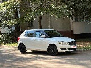 2013 Skoda Fabia II Рестайлинг, белый, 480000 рублей, вид 1
