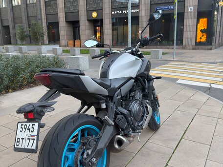 2026 Yamaha MT-07 (FZ-07), серый, 1250000 рублей, вид 4