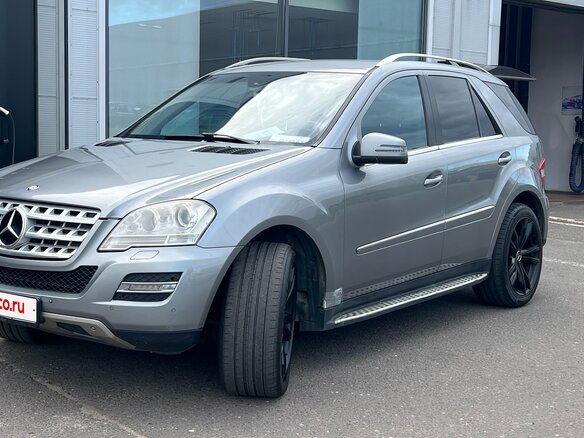 2010 Mercedes-Benz M-Класс 350 II (W164) Рестайлинг, серый - вид 1