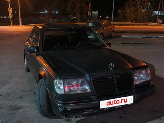 1994 Mercedes-Benz E-Класс 200 I (W124), чёрный, 190000 рублей, вид 4