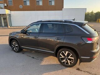 2023 Volkswagen Tayron I Рестайлинг, коричневый, 2236790 рублей, вид 4