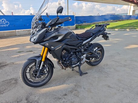 2015 Yamaha MT-09 Tracer (FJ-09), серый, 810000 рублей, вид 3