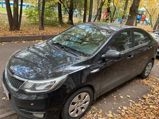 2015 Kia Rio III Рестайлинг, чёрный, 700000 рублей, вид 2